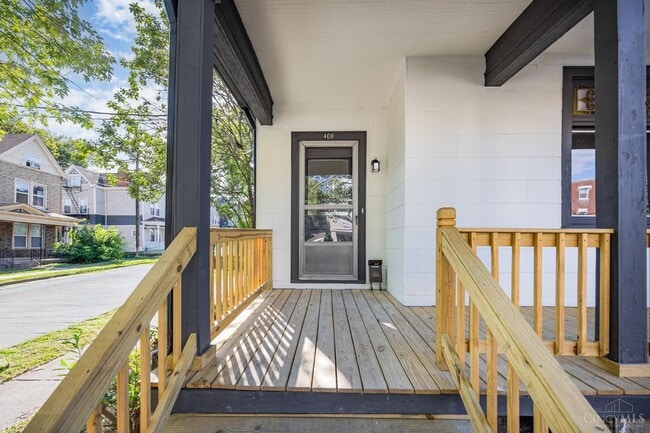 Building Photo - Two Bedroom Available Now and for 26-27 Year!