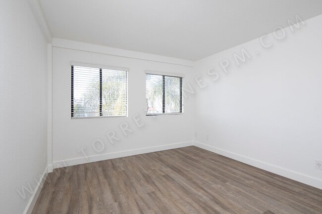 Building Photo - 2 Br in a Beautiful Bird Rock Location wit...