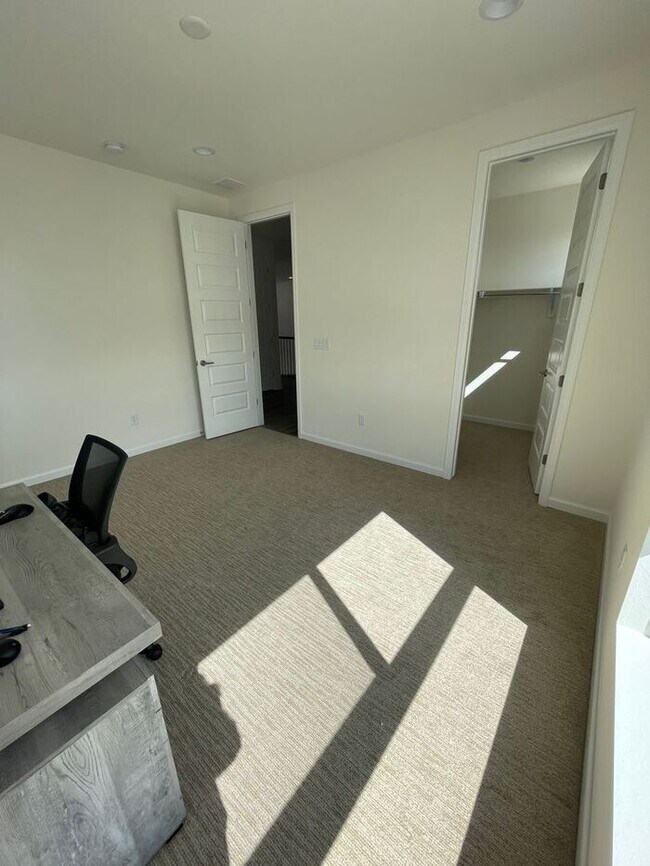 Building Photo - Gorgeous 4 Bed 2.5 Bath New Build in Timnath!