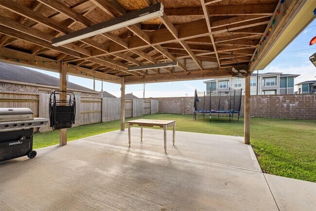 Building Photo - 2913 Seacrest Ln