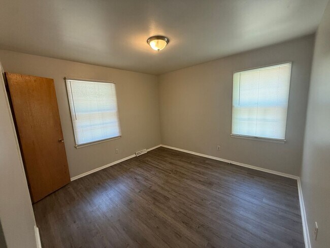 Building Photo - Cozy 3 Bedroom Home!!