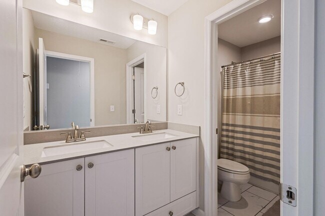 Building Photo - 3580 Hilltop Trl