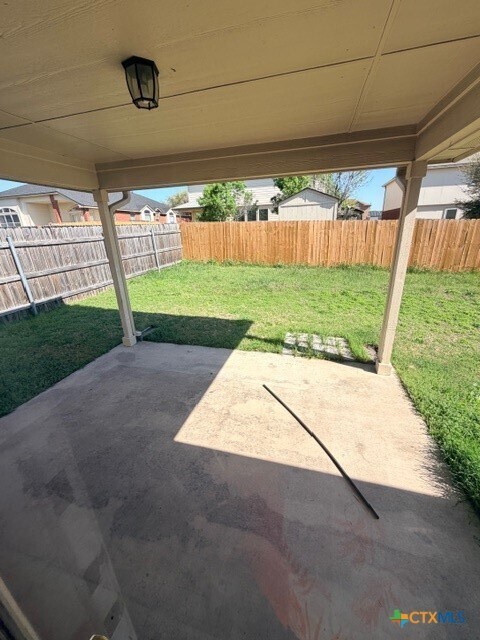 Building Photo - 225 Memory Ln