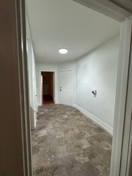 BREAKFAST NOOK - 4962 Lindenwood Ave