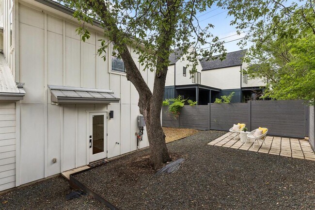 Building Photo - 806 Philco Dr