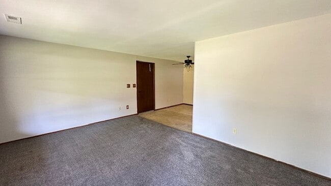 Building Photo - 245 Rolling Hills Rd