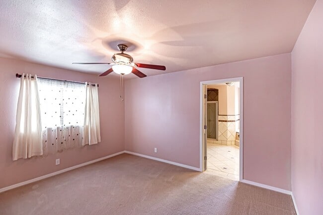 Building Photo - Beautiful Updated Home!