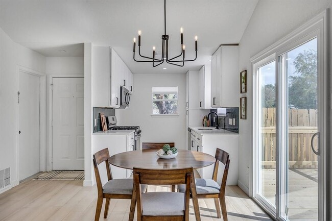 Building Photo - 2104 Andover Dr