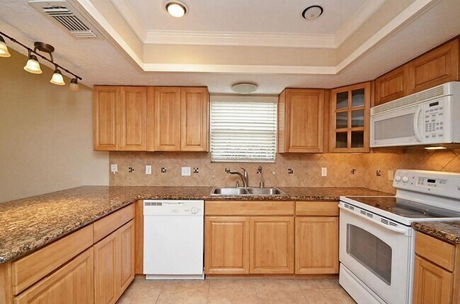 Building Photo - 3130 Frontier Dr