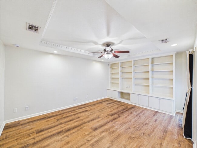Building Photo - 2719 Olympia Dr