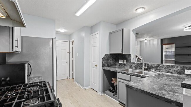 Building Photo - 8219 Fuqua Gardens Dr