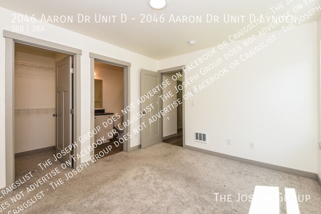 Building Photo - 2046 Aaron Dr