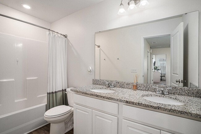 Building Photo - 252 Hyrne Dr