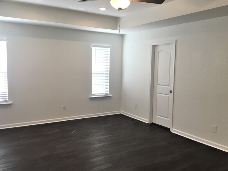 Building Photo - 95 Gentry Way