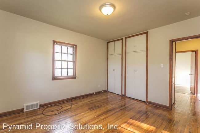 Building Photo - 4 br, 1 bath House - 5 E Park Ave