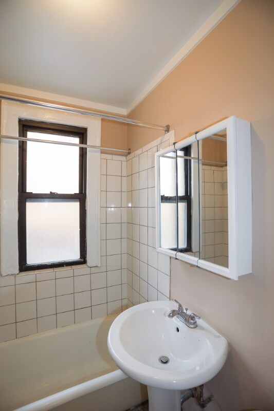 Building Photo - 3355 W Eastwood Ave