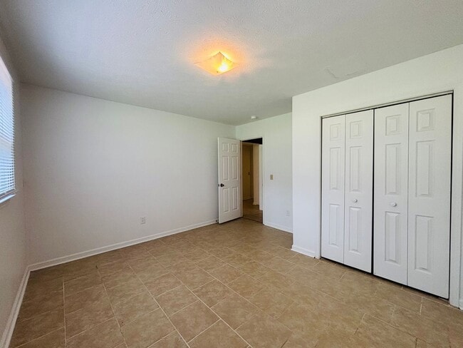Building Photo - 306 Woodbine Dr