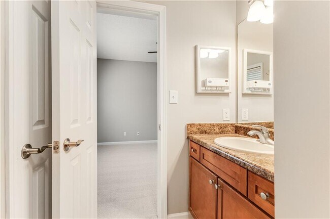 Building Photo - 1250 Parkwood Cir SE