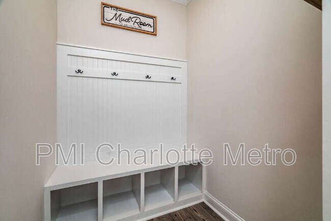 Building Photo - 5121 Ennisworth Ln