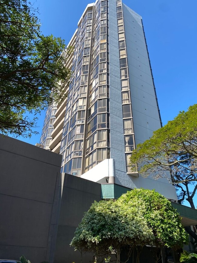 Building Photo - 2040 Nuuanu Ave