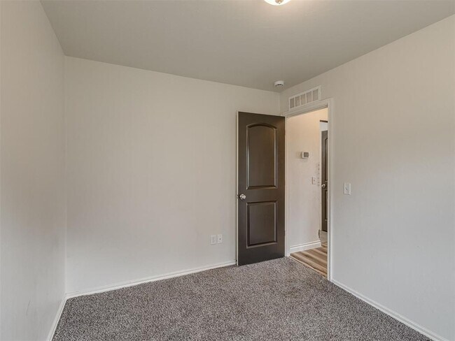 Building Photo - 15120 Nightshade Dr