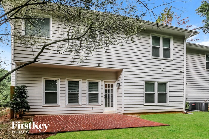 Building Photo - 3215 Maple Terrace Dr