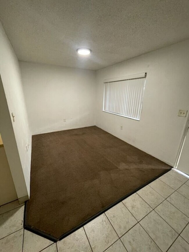 Building Photo - ** 1 Bedroom 1 Bath ** LIMITED TIME SPECIAL **