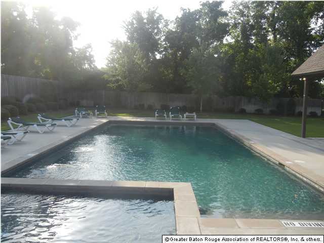 Building Photo - Precious Condo close to Womans Hospital