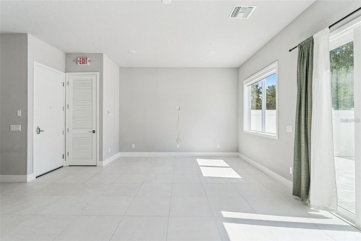 Building Photo - 7760 Sandy Ridge Dr