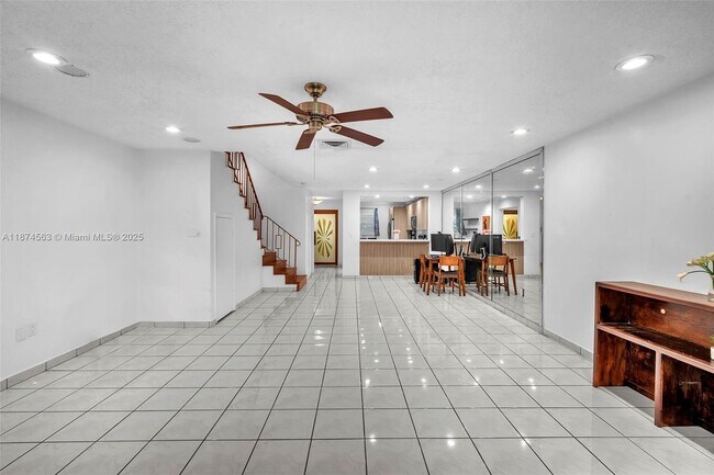 Building Photo - 3825 Estepona Ave