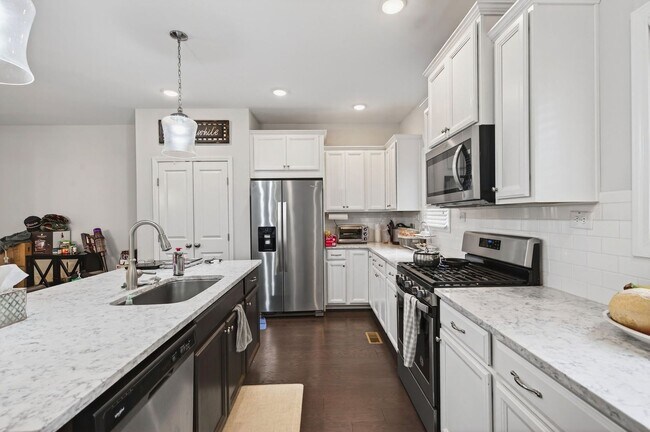 Building Photo - Stunning & Spacious Downtown Kennesaw Townhome 3 Bed 3.5 Bath w/2 Car Garage!