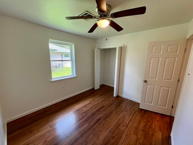 Building Photo - 113 Tinsley Dr