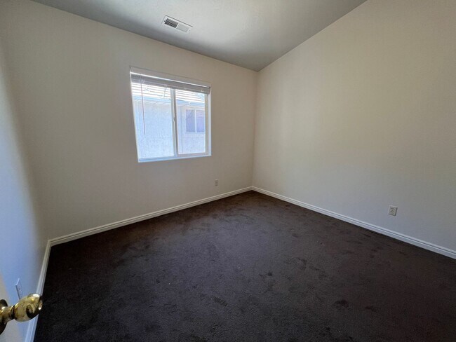 Building Photo - 652 N 2720 E