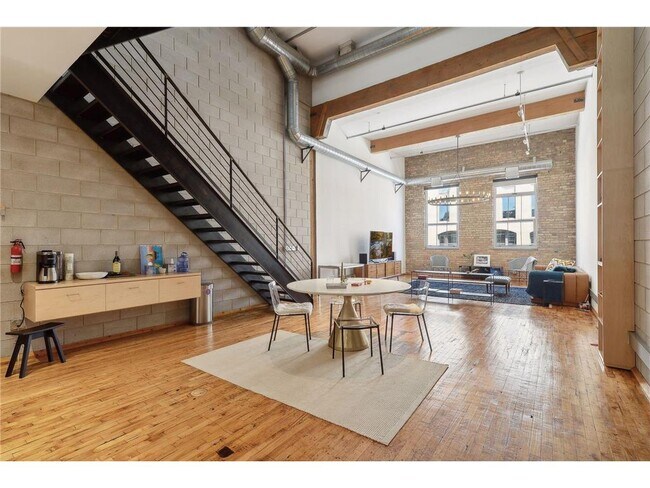 Primary Photo - 801 N Washington Ave