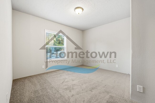 Building Photo - 3 Bedroom 2 Bathroom Home on a Private Lot out in the Country Near Sagle!