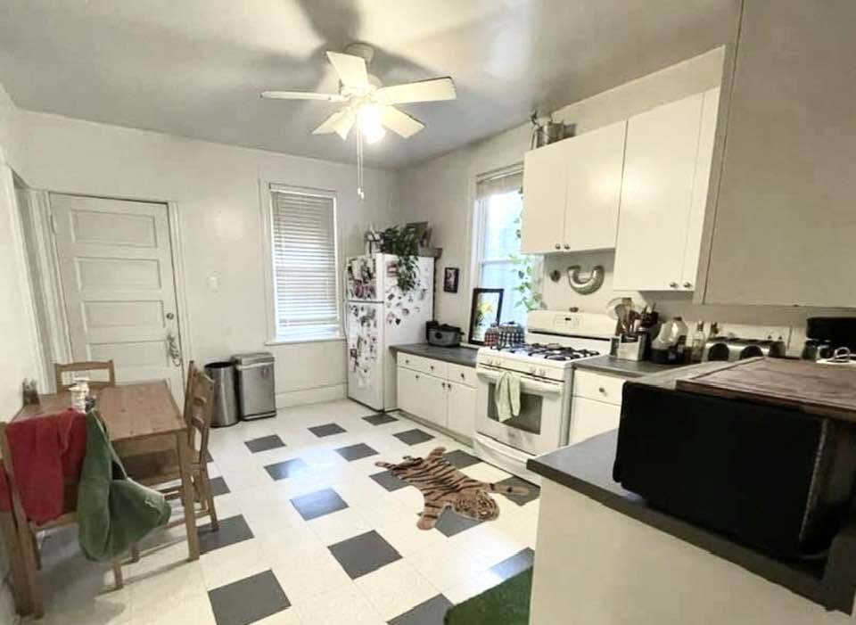 Kitchen - 2106 W Fletcher St