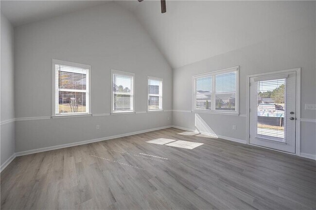 Building Photo - 931 Park Pl St