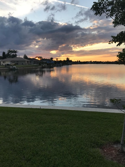 Building Photo - 544 SE 5th Ave