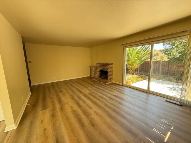 Building Photo - 1420 Primrose Way