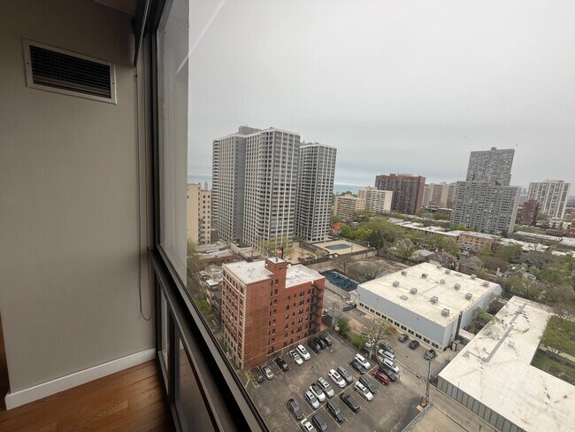 Building Photo - 4343 N CLARENDON Ave