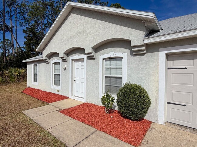 Building Photo - Beautiful 3 Bedroom, 2 Bathroom Home with Upgrades Throughout