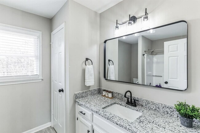 Building Photo - 12879 Copperfield Ln