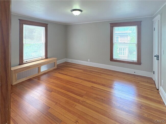 Building Photo - 3565 Oneida St