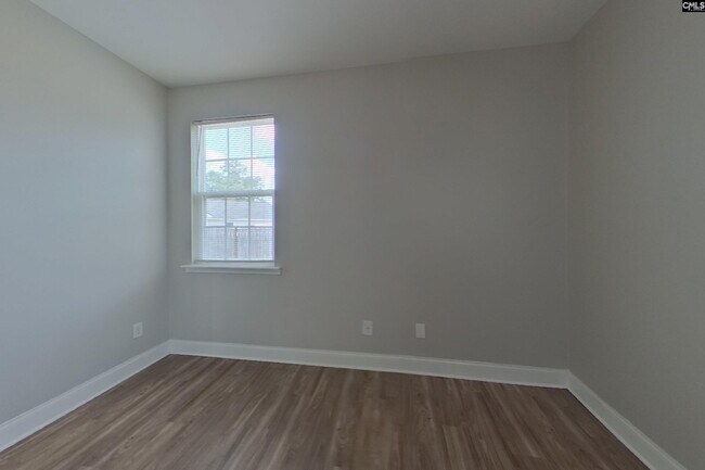 Building Photo - 11 Sedge Ct