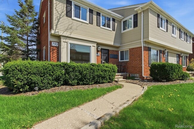 Building Photo - 1111 Holland St