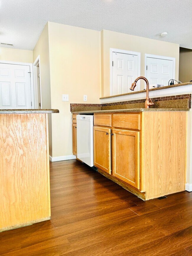 Building Photo - Fresh Updated Interior, Close to Fort Riley