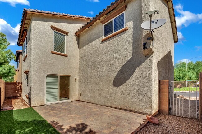 Building Photo - LOCATION IS KEY FOR SHOPPING AND SOCIALIZING