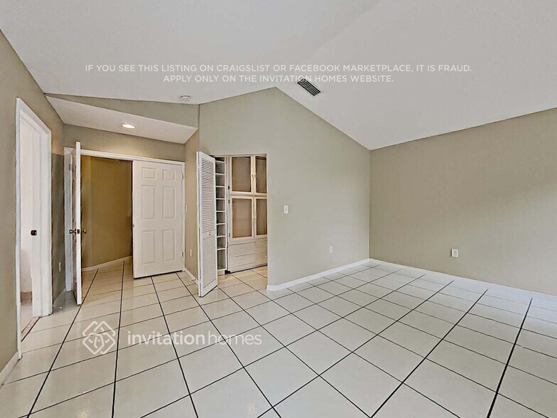 Building Photo - 4500 SW 154th Pl