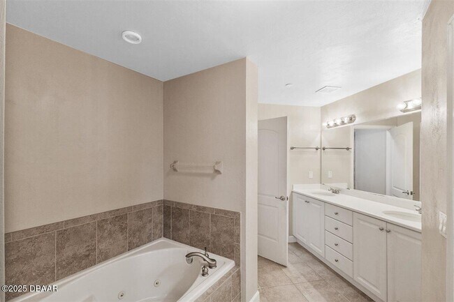 Building Photo - 424 Luna Bella Ln