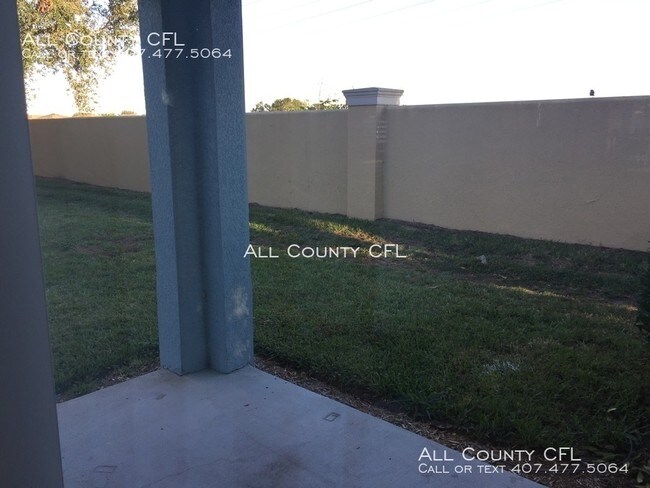 Building Photo - 10660 Savannah Wood Dr